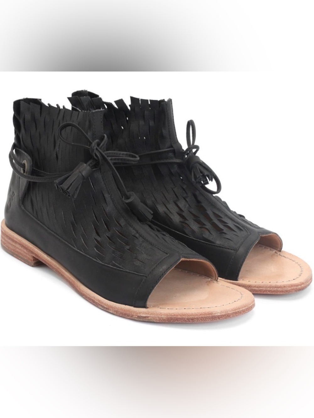 John Fluevog River Acre Cutout Leather Sandals Black Bootie Size 7 Peru